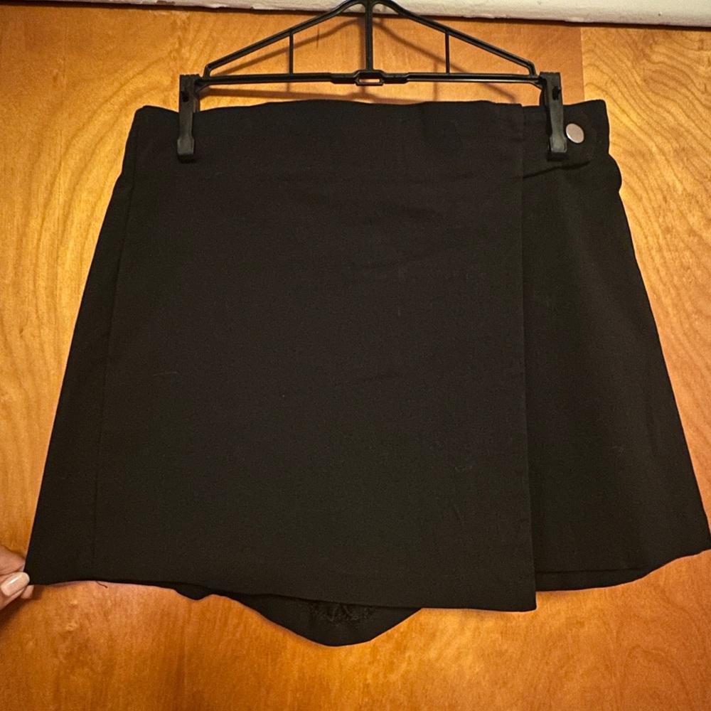 Black Skort